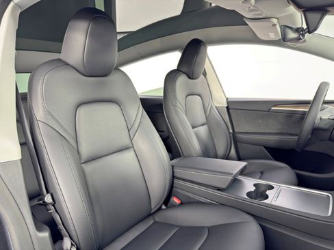 Used 2024 Tesla Model Y Performance image 39