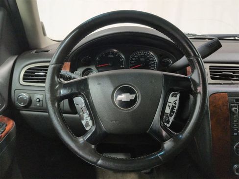 Used 2011 Chevrolet Suburban LT image 24