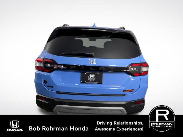 Used 2025 Honda Pilot TrailSport image 8