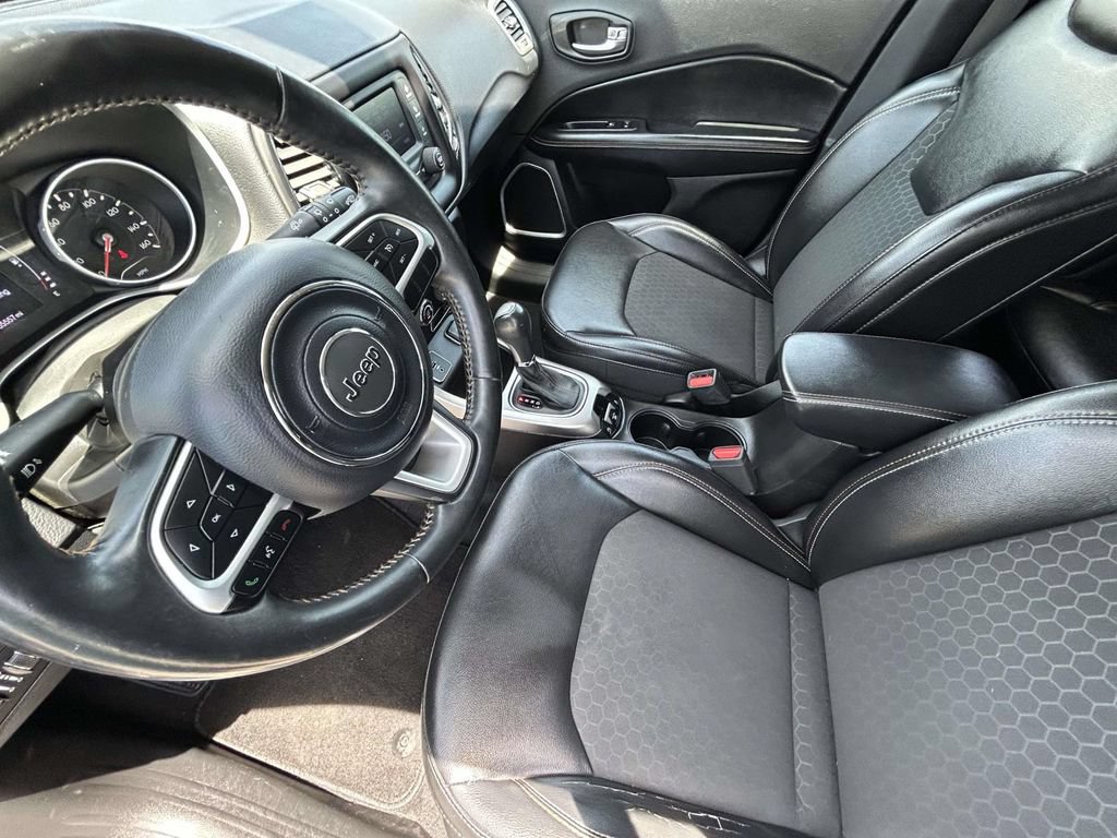 Used 2018 Jeep Compass Latitude FWD image 10