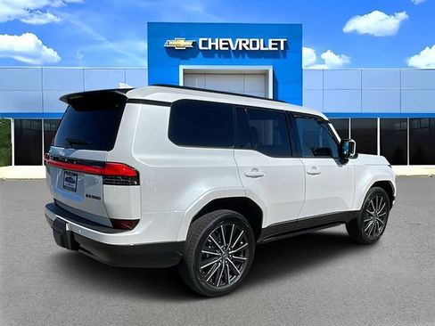 Used 2025 Lexus GX 550 w/ Accessory Package (31) AWD/4WD image 3