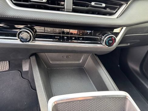 Used 2025 Chevrolet Equinox LT AWD/4WD image 19