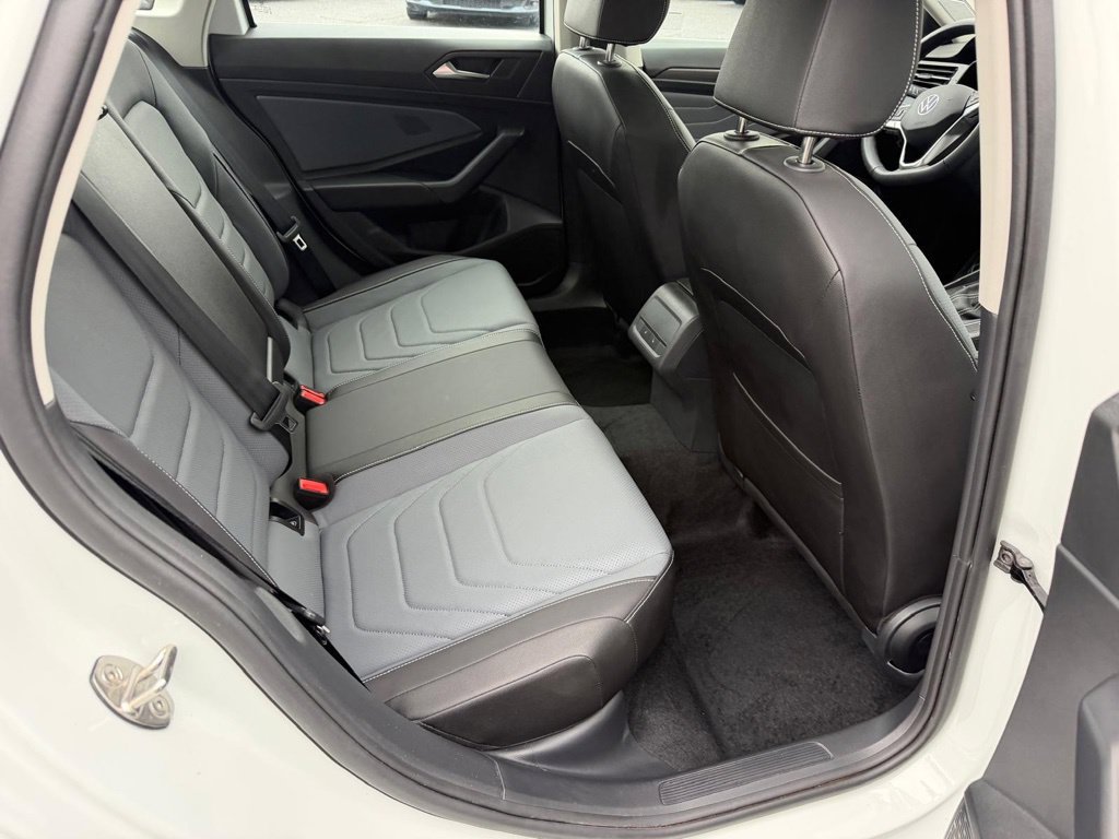 Used 2025 Volkswagen Jetta SEL FWD image 26