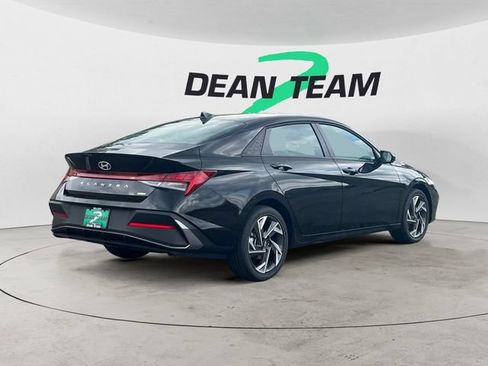 Certified 2025 Hyundai Elantra SEL FWD image 8