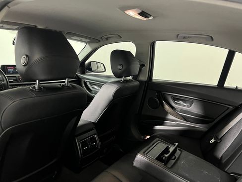 Used 2018 BMW 320i xDrive Sedan image 32