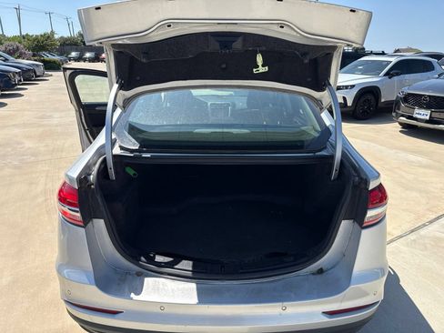 Used 2019 Ford Fusion SE FWD image 12