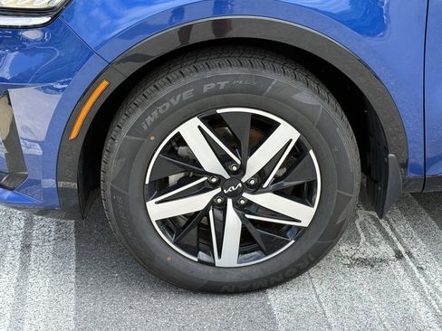 Used 2023 Kia Sorento S w/ Panoramic Sunroof Package FWD image 9