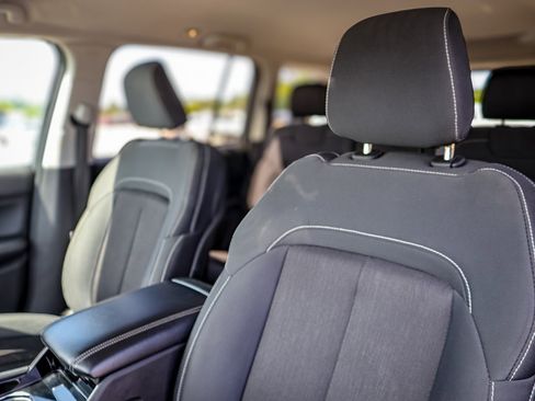 Used 2023 Jeep Grand Cherokee Laredo image 14