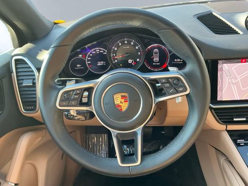 Used 2021 Porsche Cayenne AWD/4WD image 5