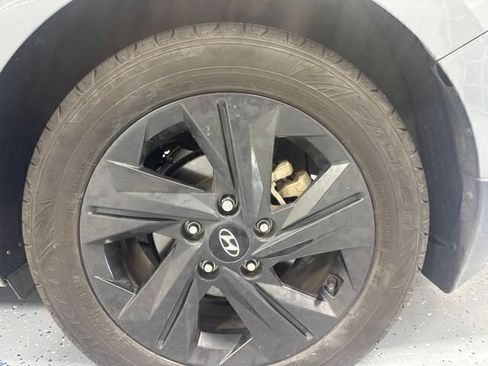 Used 2022 Hyundai Elantra SEL w/ Cargo Package FWD image 9
