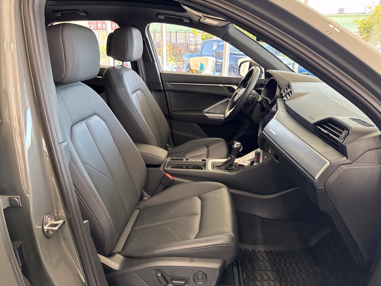 Certified 2025 Audi Q3 2.0T Premium w/ Convenience Package AWD/4WD image 51