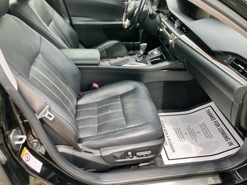 Used 2016 Lexus ES 300h w/ Luxury Package w/Wood Trim FWD image 30