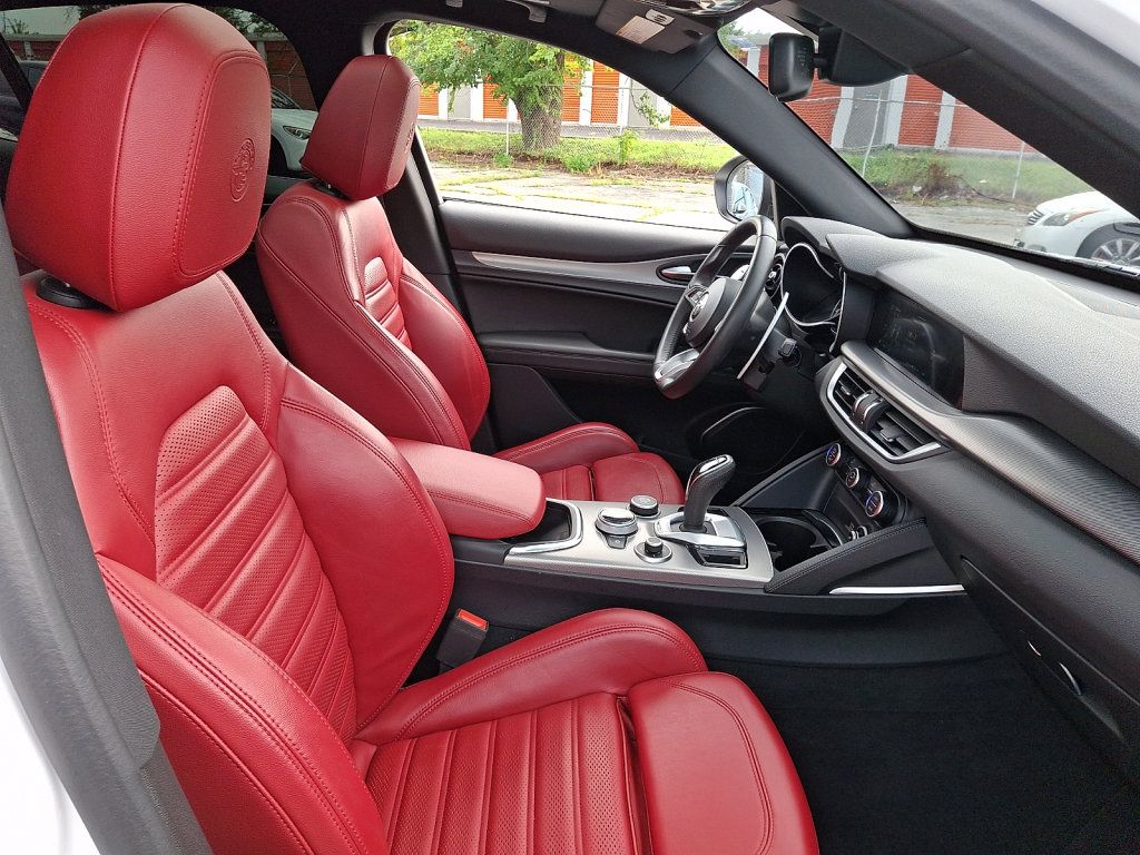 Used 2023 Alfa Romeo Stelvio Veloce AWD/4WD image 12