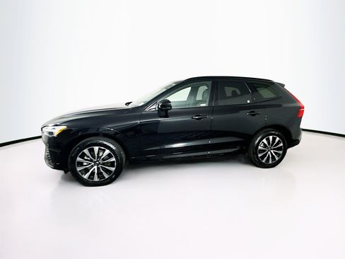 Used 2025 Volvo XC60 B5 Plus image 4