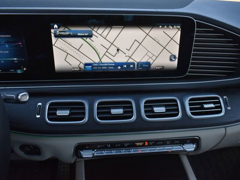 Used 2025 Mercedes-Benz GLS 450 4MATIC image 27