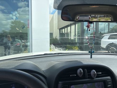 Used 2022 Kia Soul LX FWD image 3