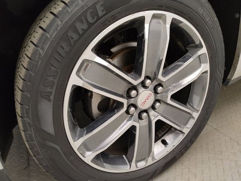 Used 2019 GMC Acadia Denali w/ Technology Package FWD image 31