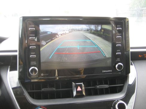 Used 2021 Toyota Corolla LE image 19