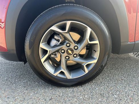 Used 2025 Chevrolet Trax LT image 30
