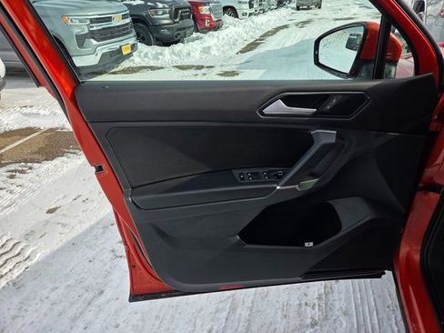 Used 2018 Volkswagen Tiguan SE image 6