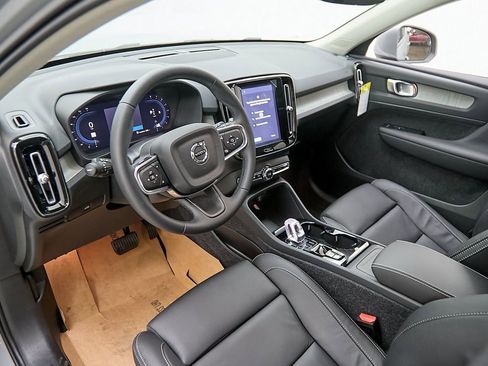 New 2025 Volvo XC40 B5 Plus w/ Climate Package image 9