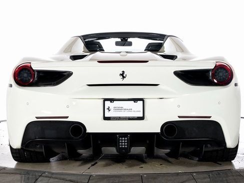 Used 2019 Ferrari 488 Spider image 8