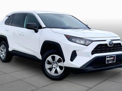 Used 2022 Toyota RAV4 LE FWD image 3