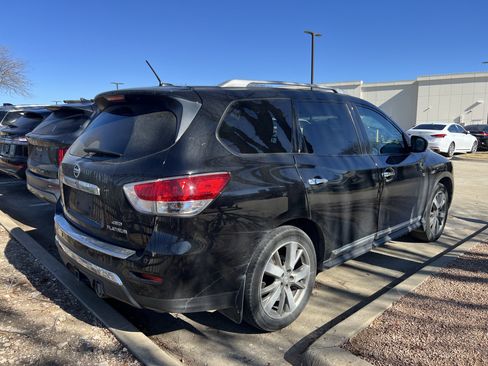 Used 2016 Nissan Pathfinder Platinum w/ Family Entertainment Package image 5