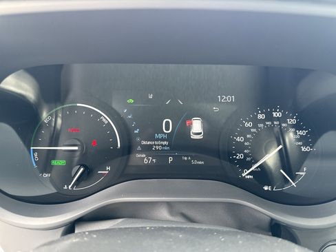 New 2026 Toyota Sienna XLE image 18