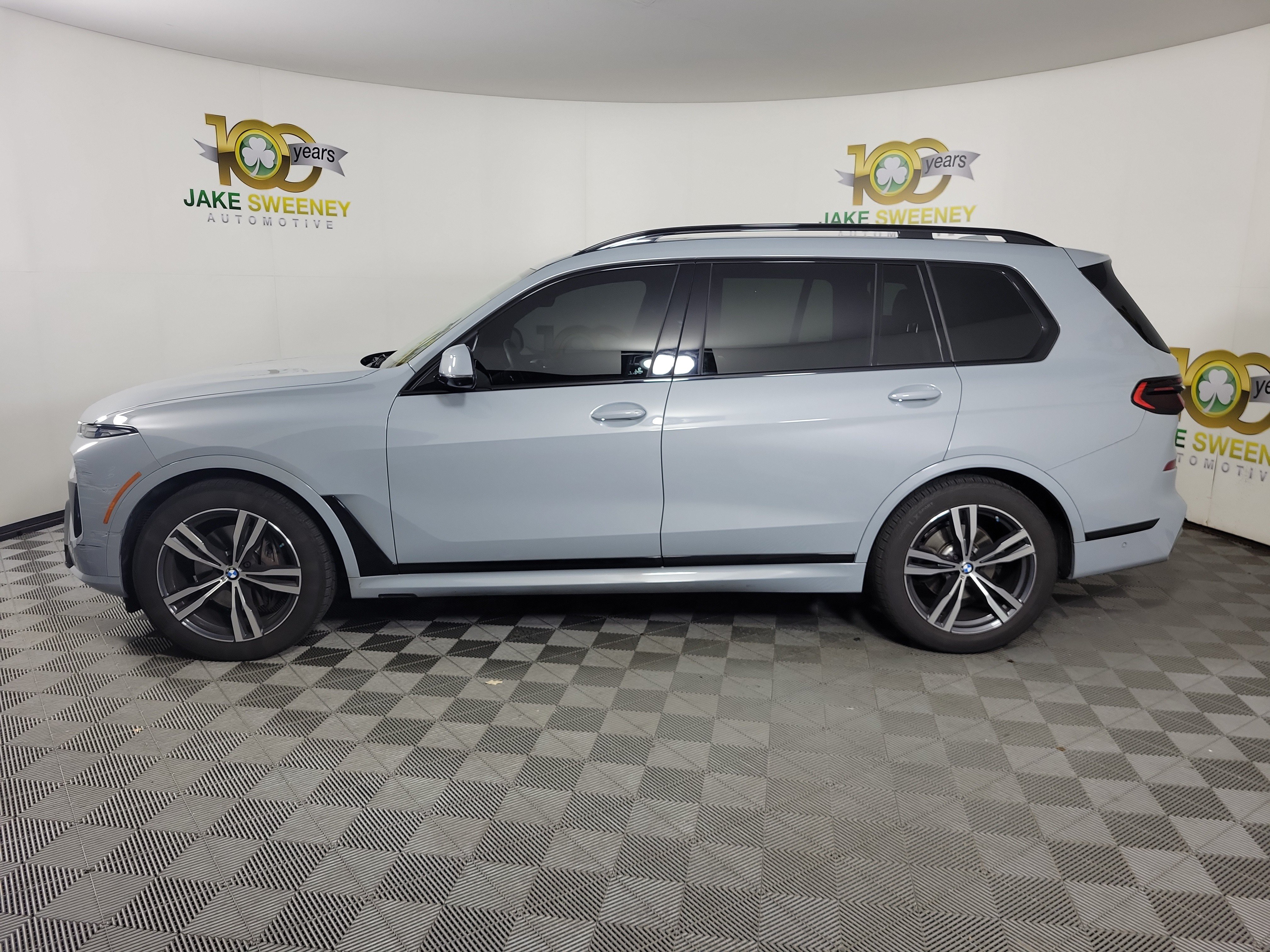 Certified 2024 BMW X7 xDrive40i w/ M Sport Package AWD/4WD image 2