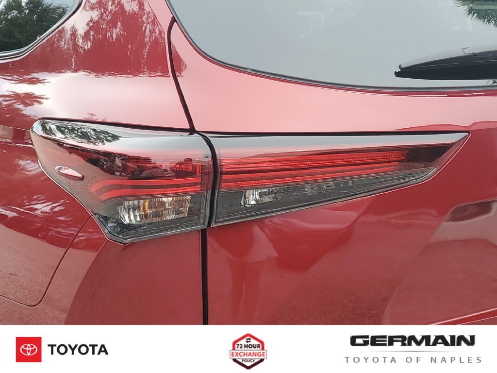 Used 2024 Toyota Highlander XLE FWD image 16