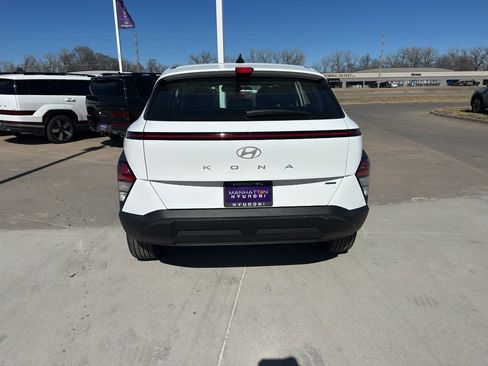 New 2026 Hyundai Kona SE image 9