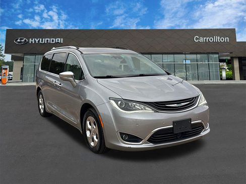 Used 2018 Chrysler Pacifica Limited w/ Advanced Safetytec Group image 3