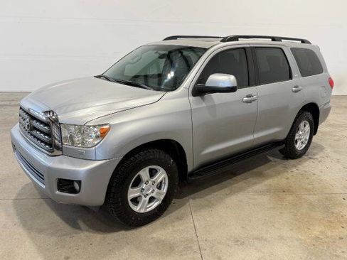 Used 2016 Toyota Sequoia SR5 AWD/4WD image 2