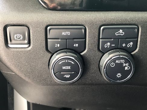 Used 2024 Chevrolet Silverado 1500 LT AWD/4WD image 32