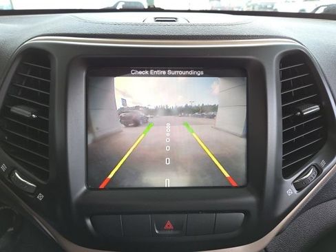 Used 2014 Jeep Cherokee Latitude w/ Cold Weather Group FWD image 10