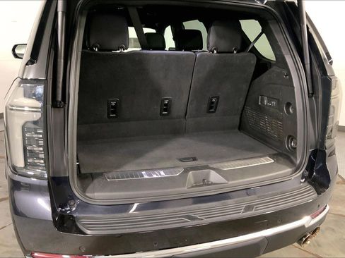 Used 2025 Chevrolet Tahoe Premier AWD/4WD image 4