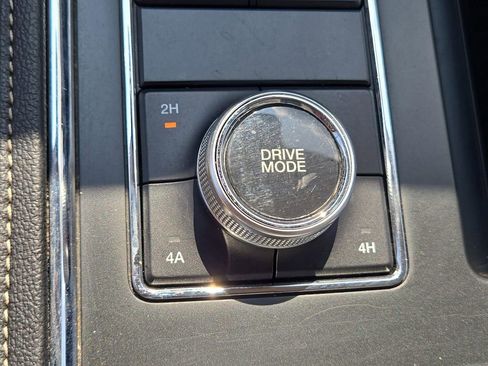 Used 2024 Ford Expedition XLT image 25