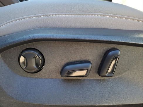 Used 2023 Volkswagen Taos SE image 19