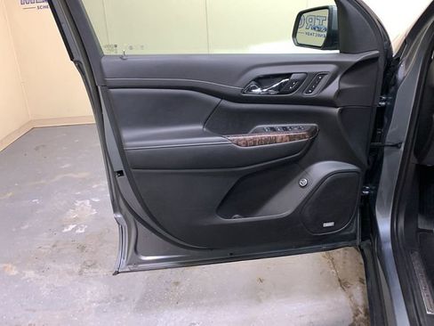 Used 2021 GMC Acadia Denali w/ Denali Technology Package image 31