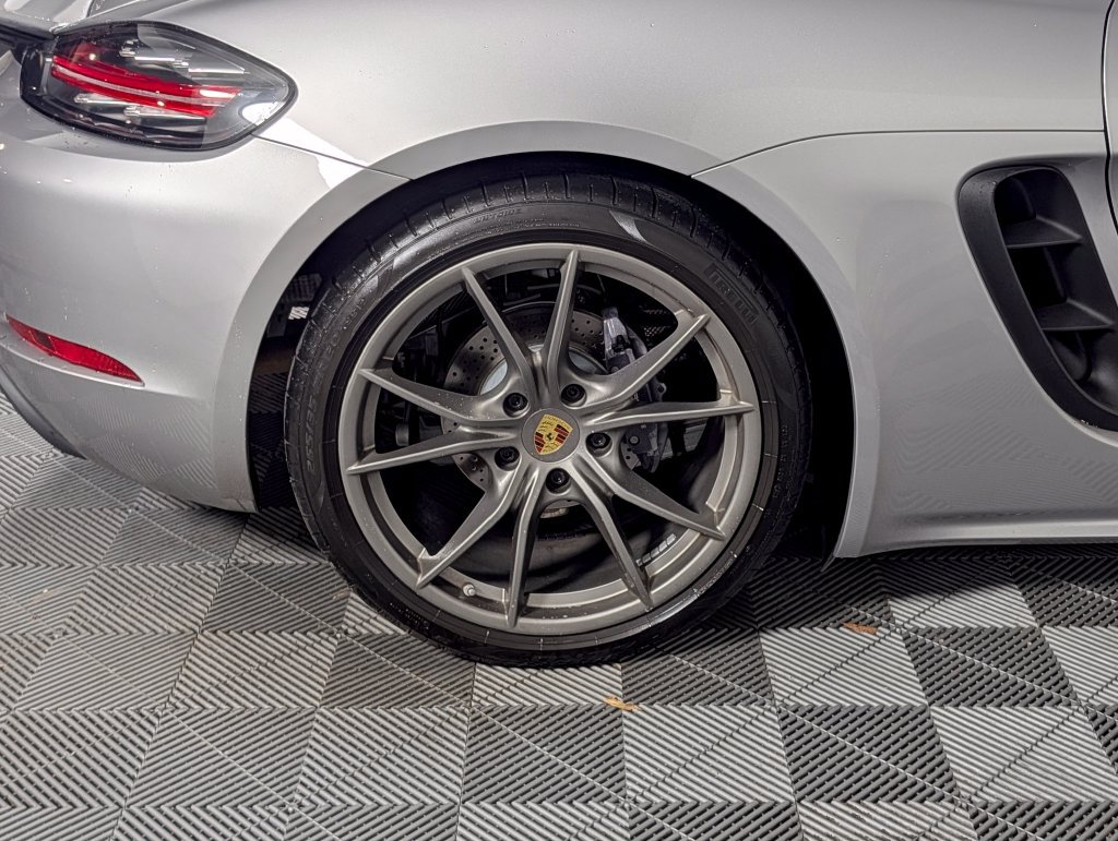 Used 2021 Porsche 718 Boxster RWD image 13