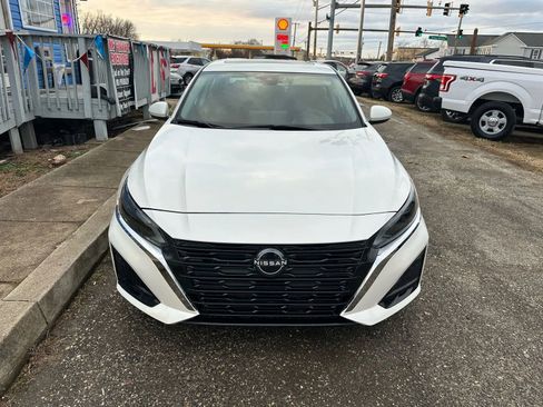 Used 2023 Nissan Altima 2.5 SV w/ SV Premium Package image 9