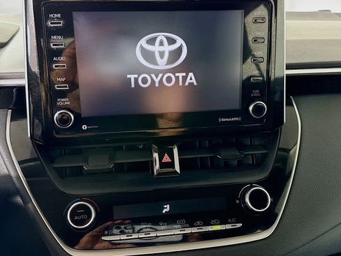 Used 2021 Toyota Corolla LE image 18