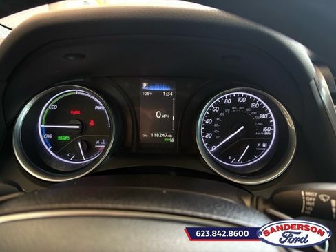 Used 2020 Toyota Camry SE w/ Sunroof Package FWD image 13