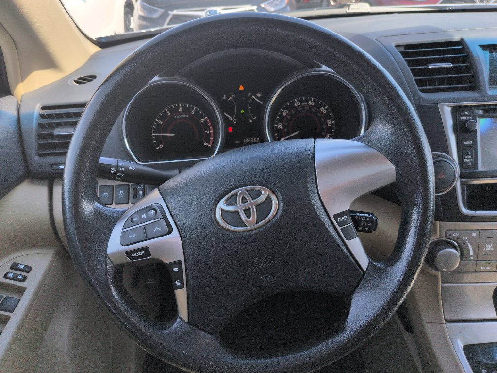 Used 2013 Toyota Highlander FWD w/ Cold Weather Pkg image 14