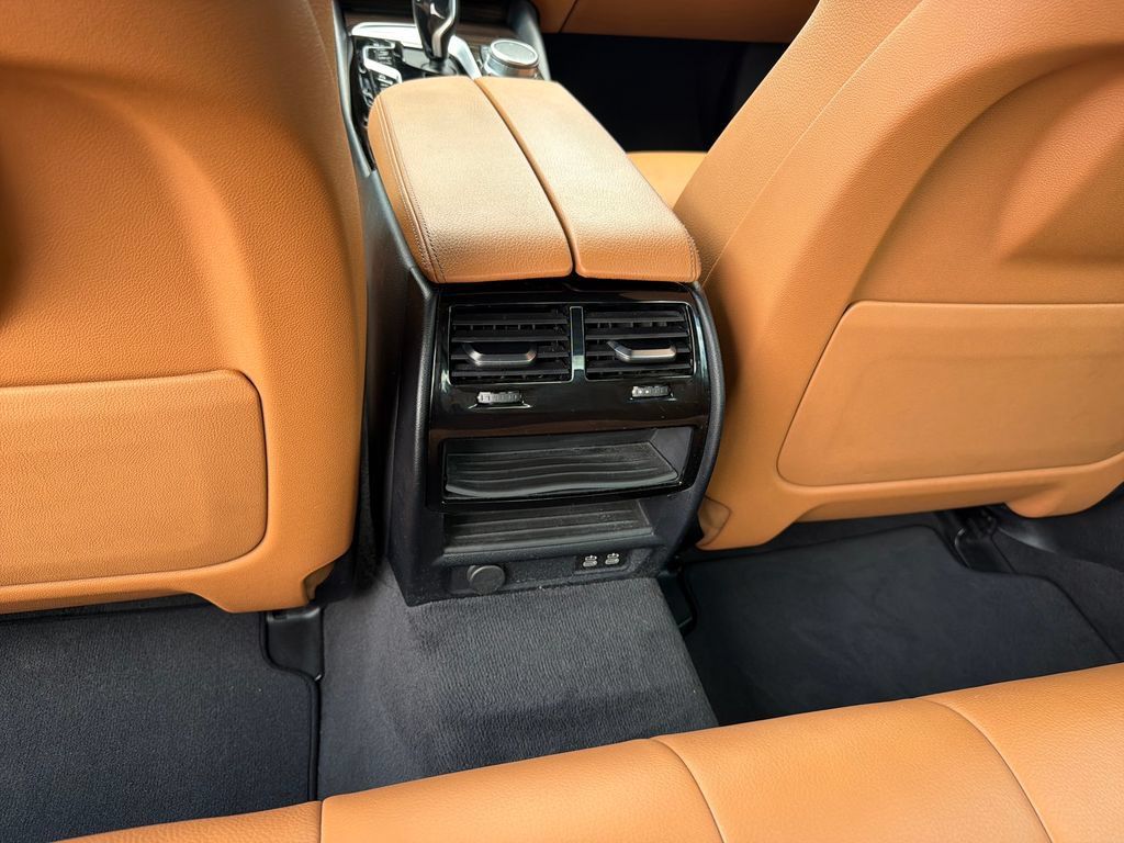 Used 2021 BMW 530i w/ Premium Package RWD image 31