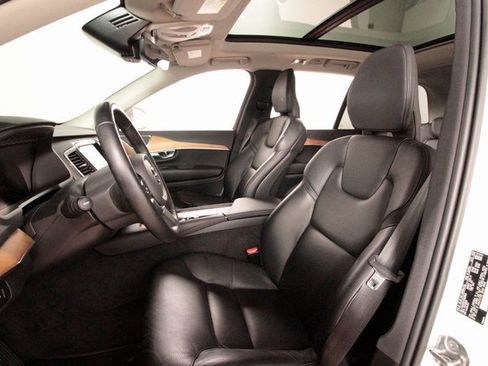 Certified 2022 Volvo XC90 T6 Momentum w/ Protection Package image 41