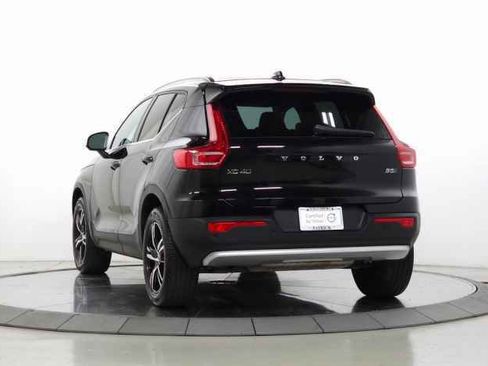 Certified 2025 Volvo XC40 B5 Core image 5