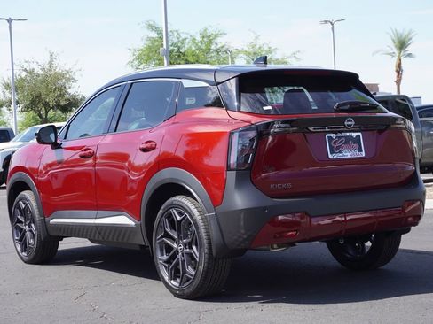 Used 2025 Nissan Kicks SR w/ Interior Electronics Package FWD image 3