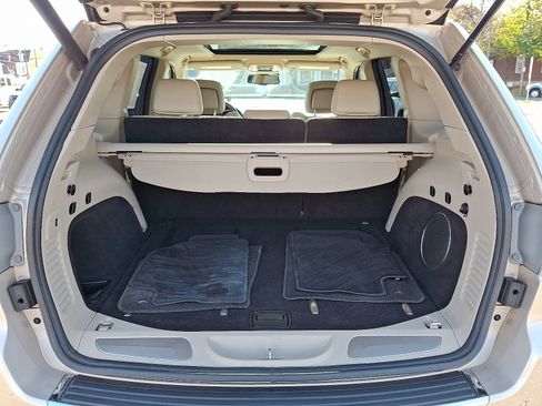 Used 2014 Jeep Grand Cherokee Limited w/ Luxury Group II image 30